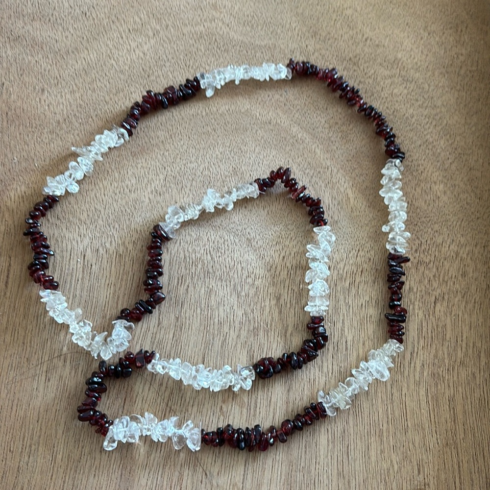 32” continuous quartz and garnet chip bead necklace